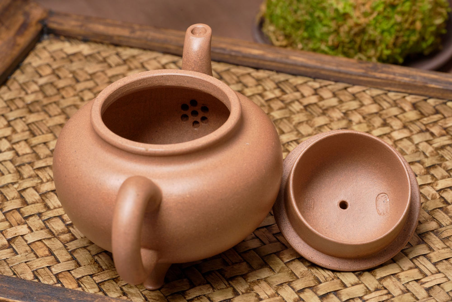 Da Bin Ruyi 다리가 3개인 Yixing Purple Clay (Zisha) 찻주전자. 수제 150ml