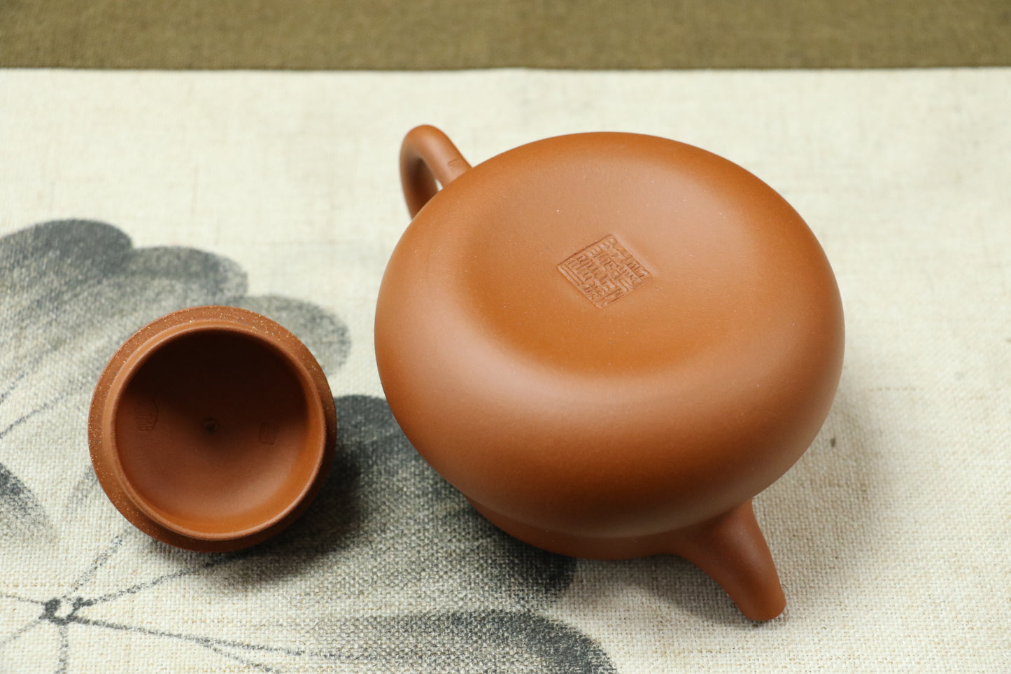 260cc Red Clay Zisha Handmade Teapot "Chuan Ding Hu Lu" (串顶葫芦)