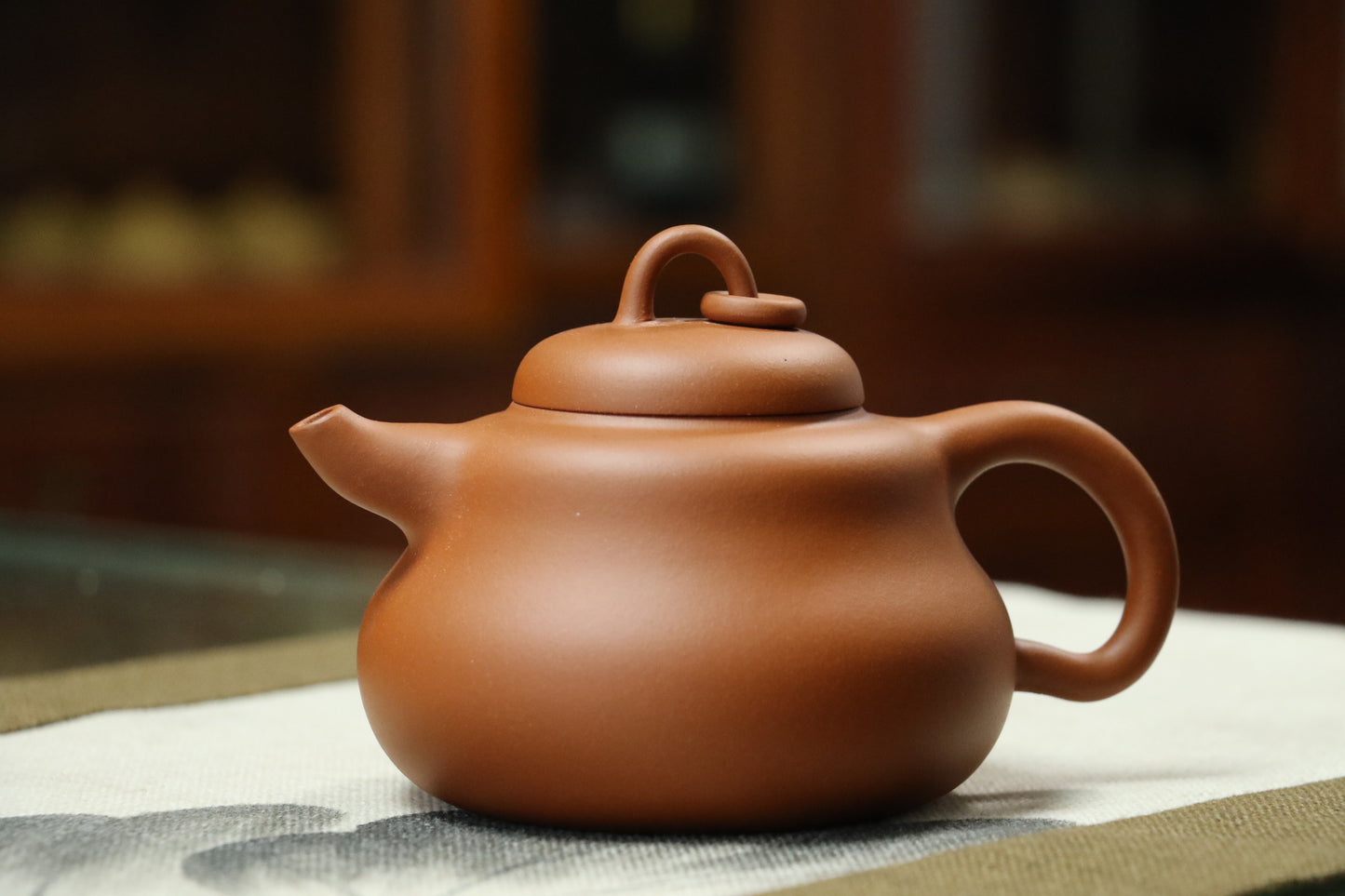 260cc Red Clay Zisha Handmade Teapot "Chuan Ding Hu Lu" (串顶葫芦)