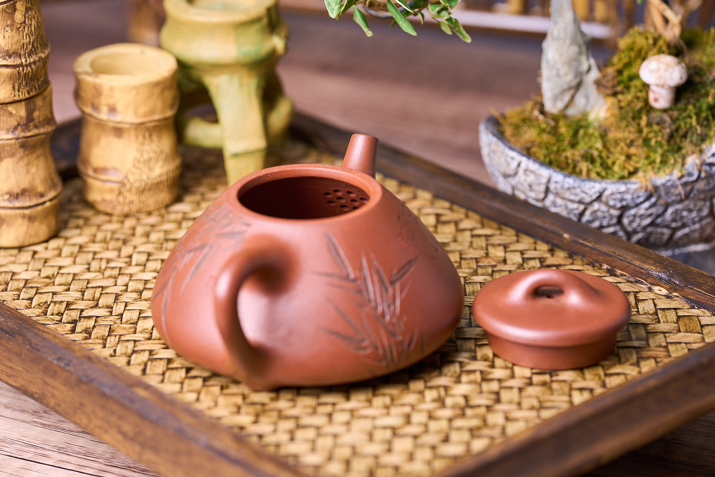 "Red Dragon" Clay Handmade Zisha Teapot Zi Zhi Shi Piao (子治石瓢) Mighty Bamboo Sculptured by High Level Craftsman Lu YiDan (陆轶丹)