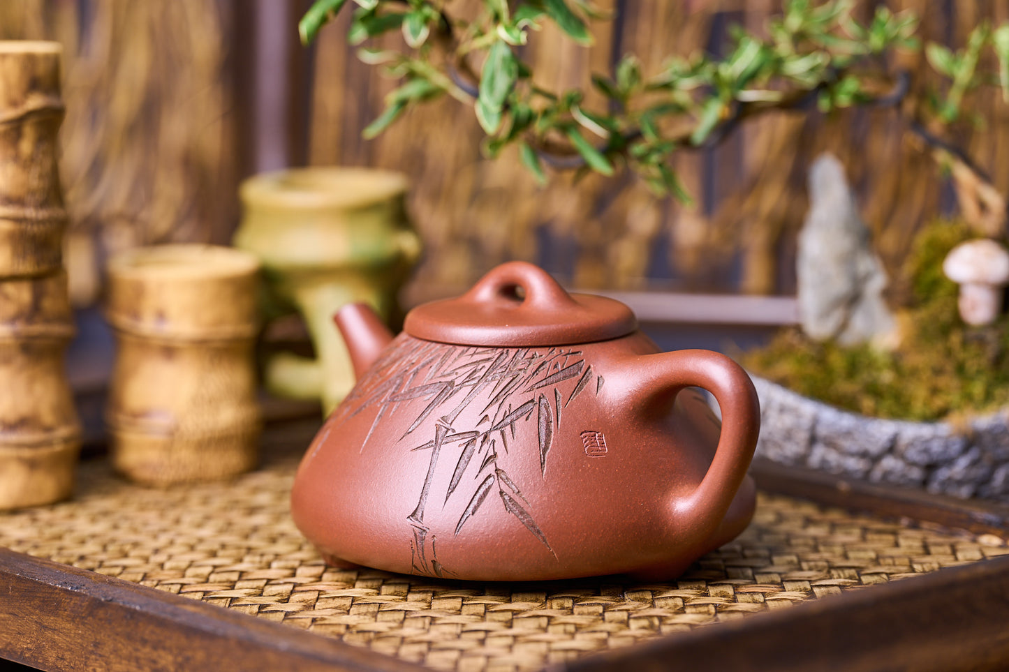 "Red Dragon" Clay Handmade Zisha Teapot Zi Zhi Shi Piao (子治石瓢) Mighty Bamboo Sculptured by High Level Craftsman Lu YiDan (陆轶丹)